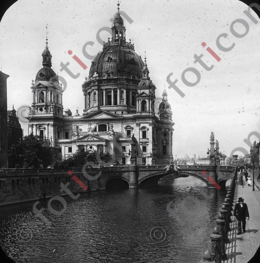 Der Berliner Dom ; The Berlin Cathedral (foticon-simon-190-051-sw.jpg)